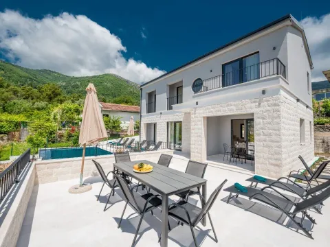 Prodaja, kuća, 250m², Tivat, Crna Gora - image 2