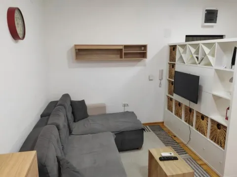 Izdavanje, dvosoban stan, 42m², Kluz, Zvezdara Sve Podlokacije - image 17