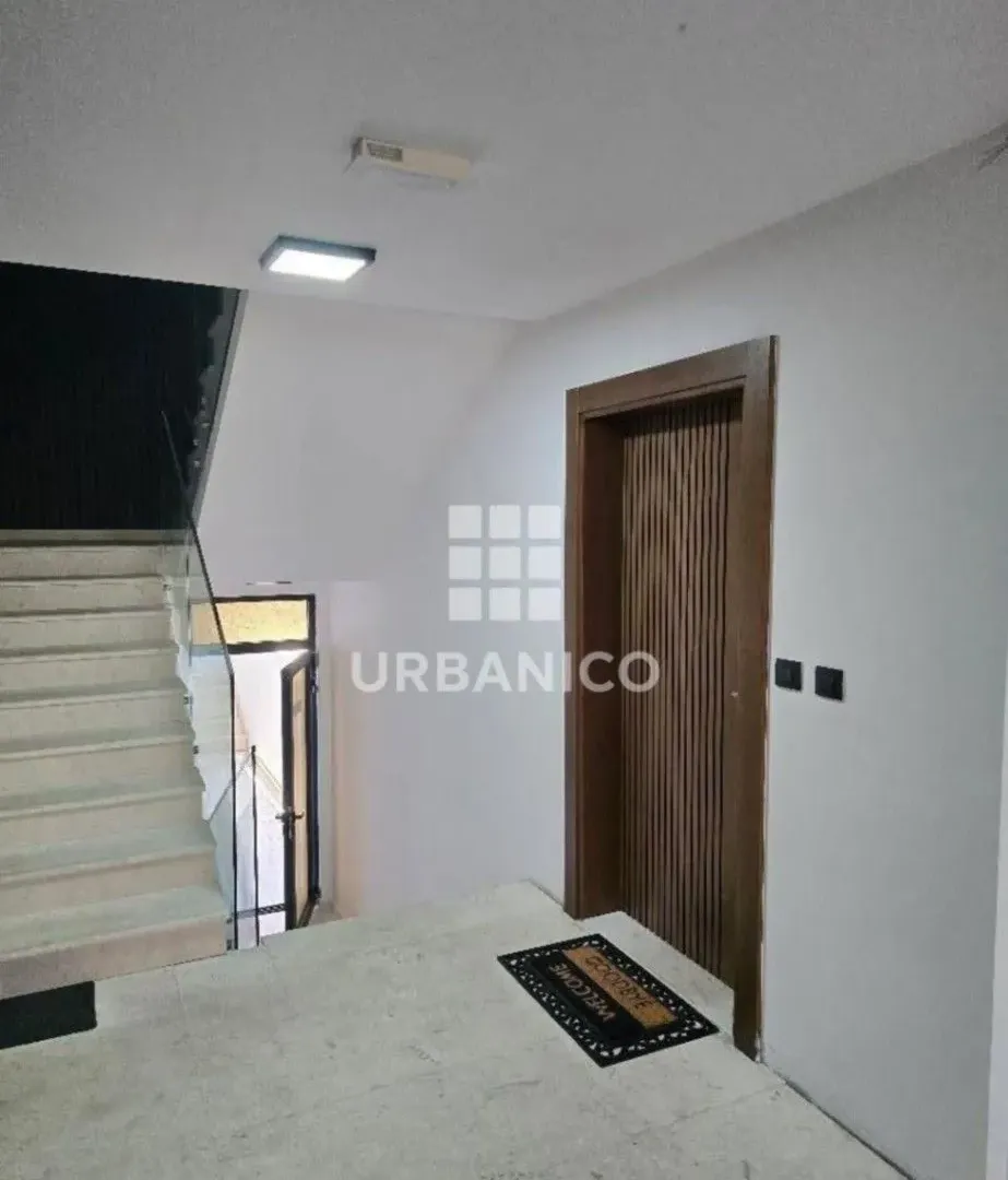 Izdavanje, trosoban stan, 130m², Preko Morače, Podgorica