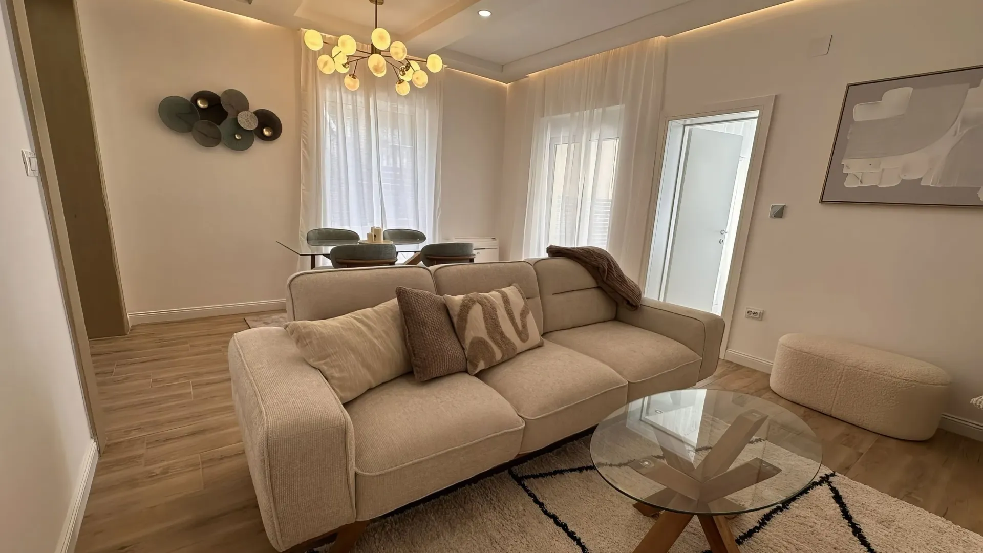 Izdavanje, dvosoban stan, 89m², Zelenika, Herceg Novi