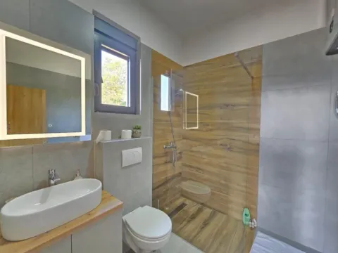 Rent, house, 208m², Budva, Crna Gora - image 4