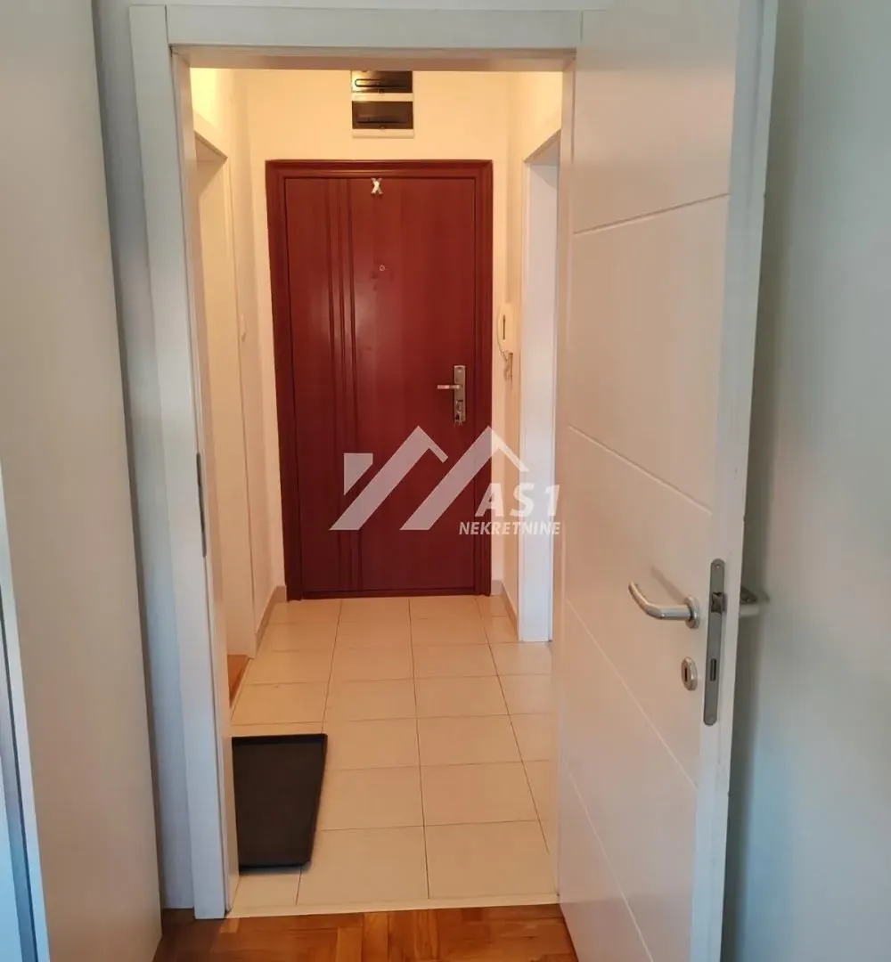 Prodaja, jednosoban stan, 36m², Bulevar patrijarha Pavla, Novi Sad Sve Podlokacije