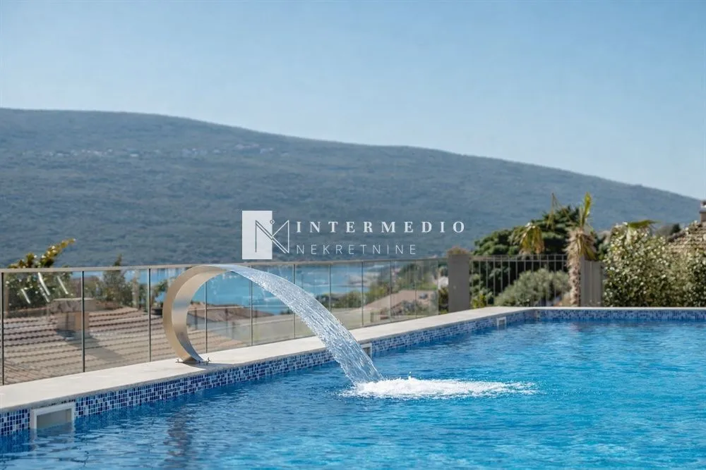 Prodaja, dvosoban stan, 100m², Baošići, Herceg Novi