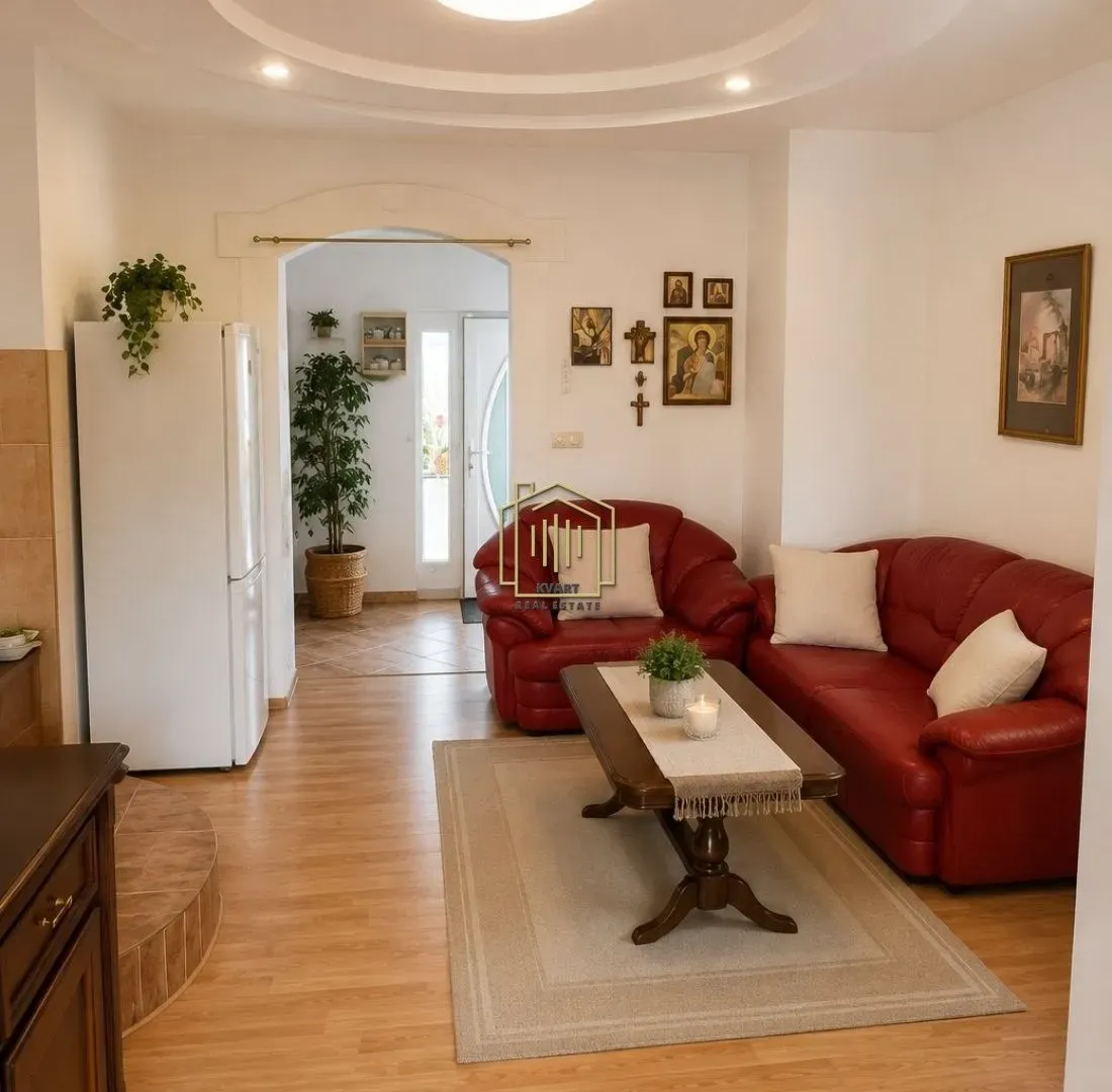 Prodaja, četvorosoban stan, 200m², Cemenca, Nikšić