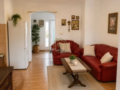 Prodaja, četvorosoban stan, 200m², Cemenca, Nikšić - image 8