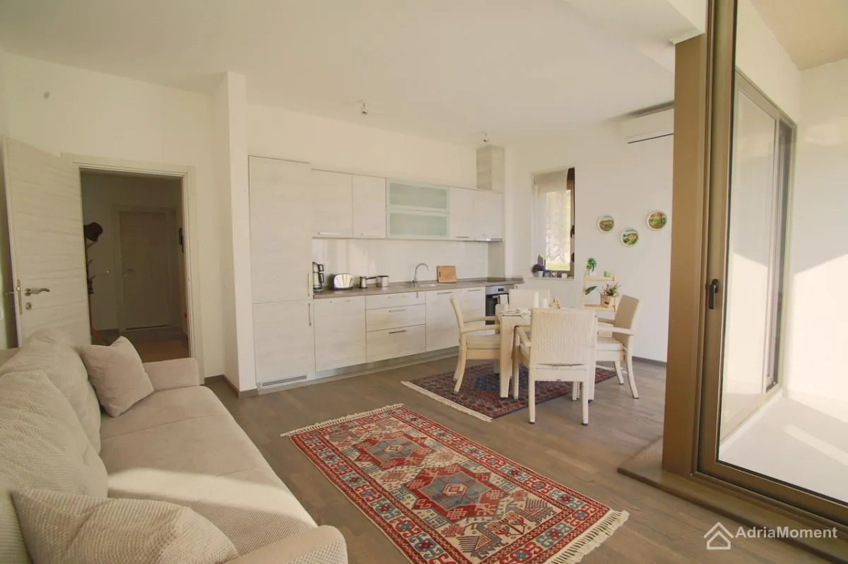 Prodaja, dvosoban stan, 73m², Tivat, Crna Gora