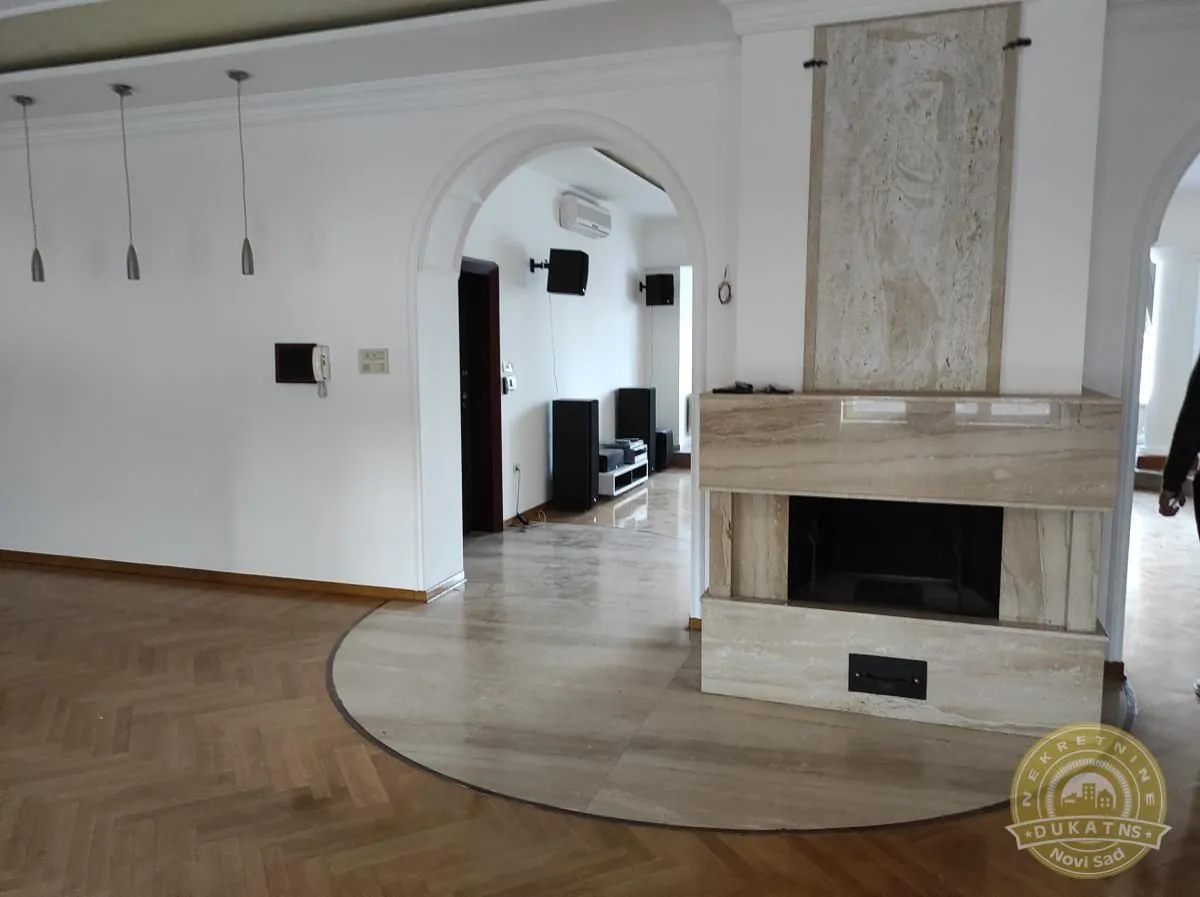 Prodaja, četvorosoban stan, 213m², Centar, Novi Sad