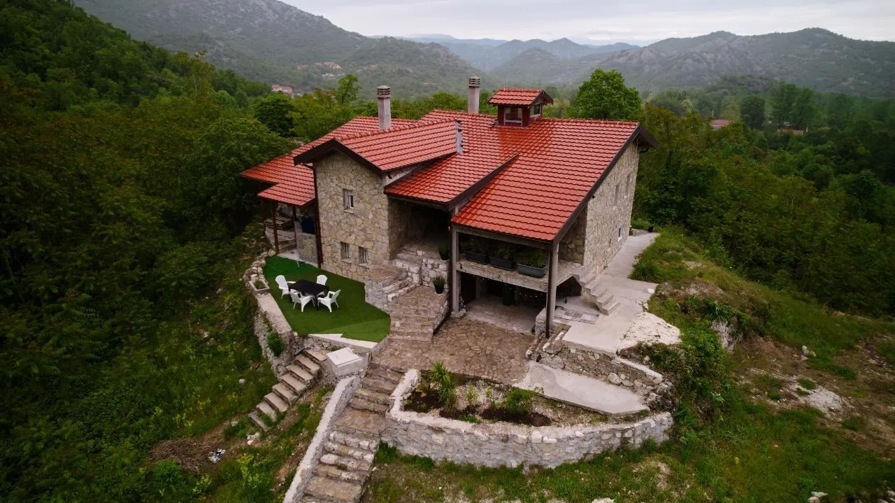 Prodaja, kuća, 208m², Obzovica, Cetinje