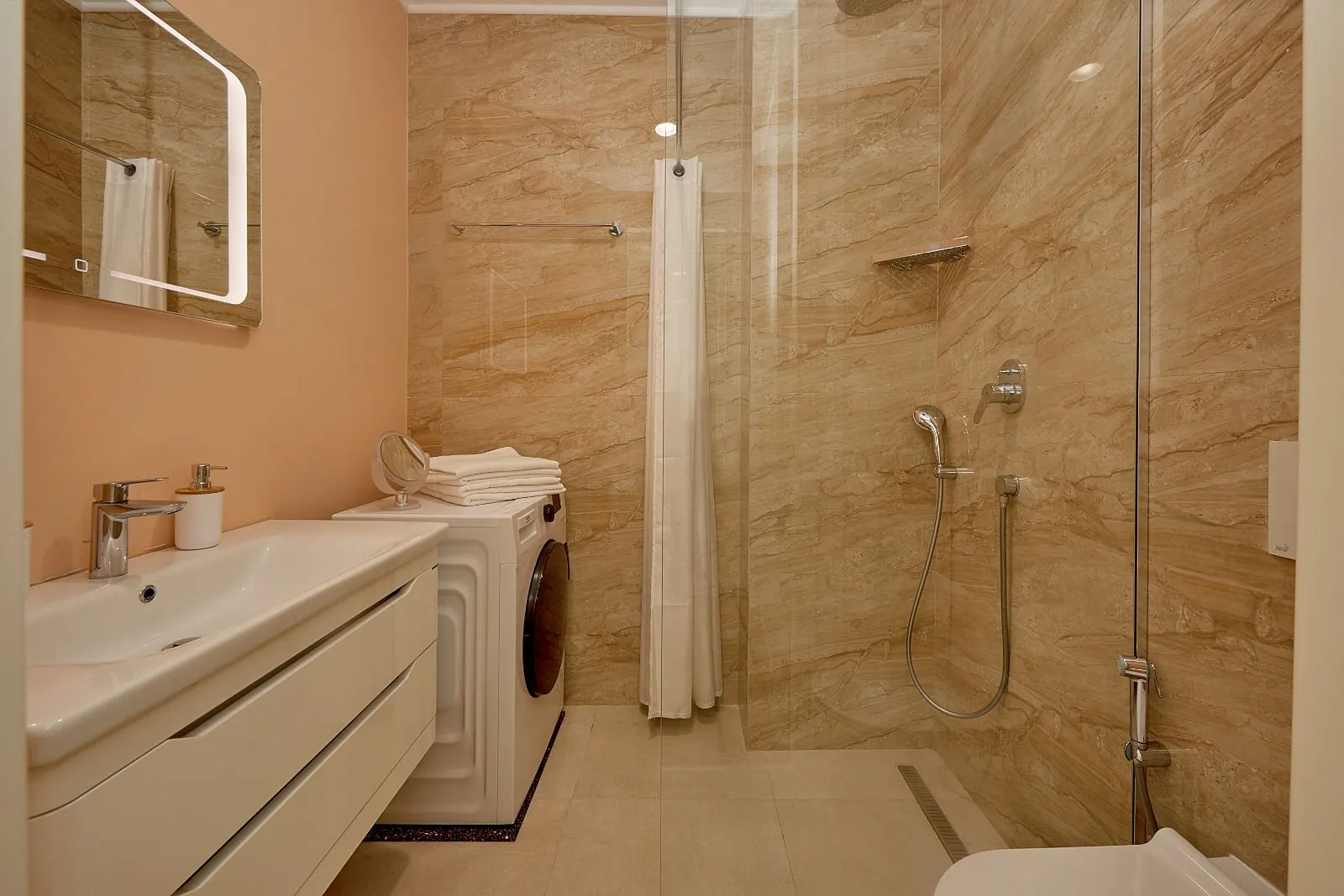 Sale, two bedroom apartment, 67m², Bečići, Budva