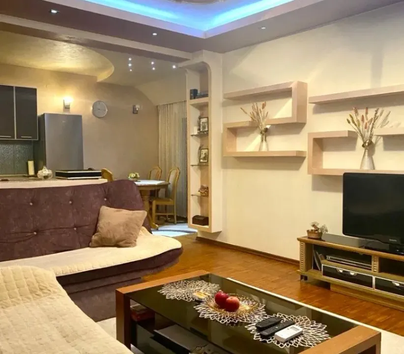 Izdavanje, jednosoban stan, 72m², Vezirov Most, Podgorica