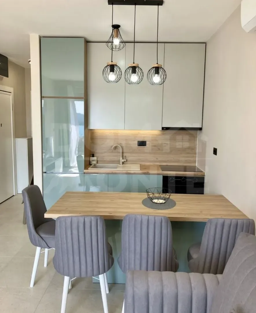 Izdavanje, jednosoban stan, 38m², Tivat, Crna Gora