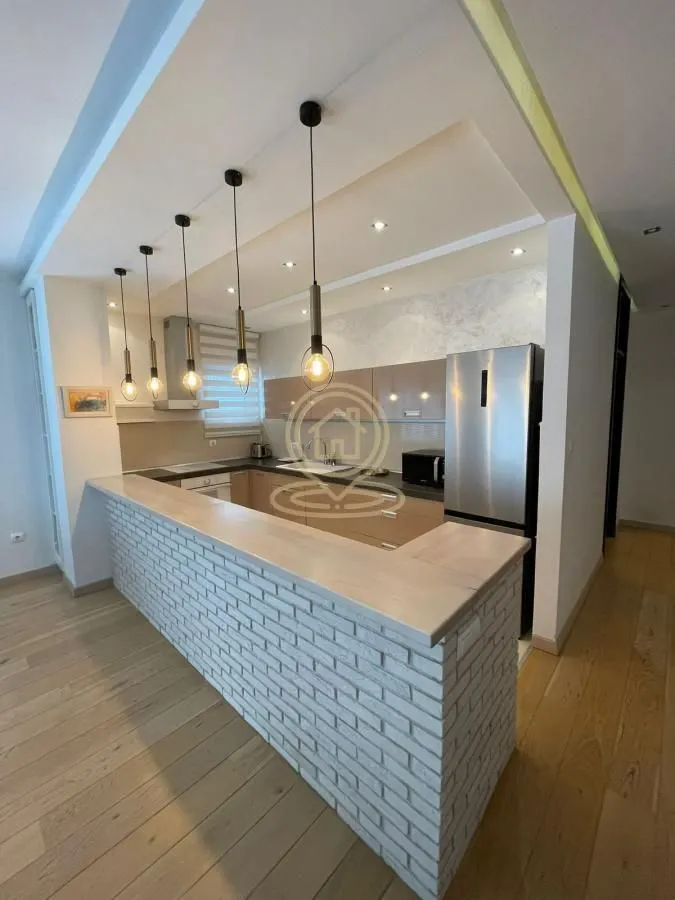 Izdavanje, trosoban stan, 105m², Liman 3, Novi Sad Sve Podlokacije
