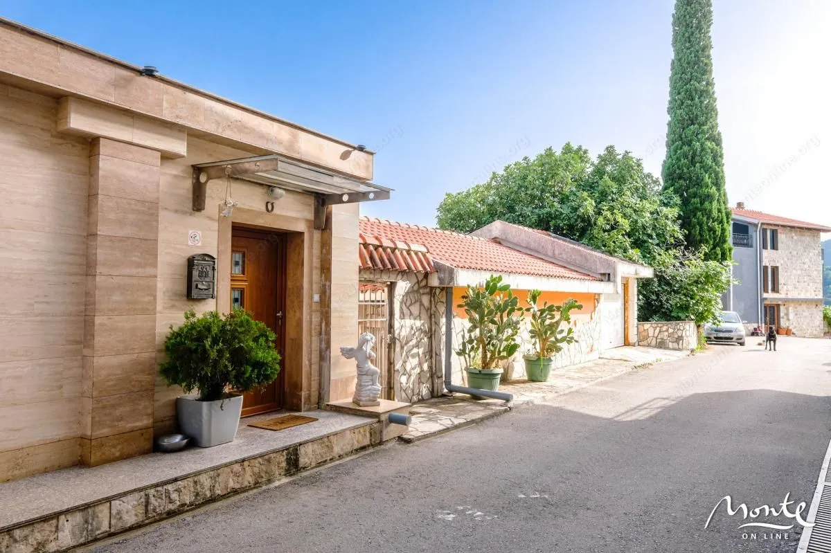 Sale, house, 430m², Bečići, Budva
