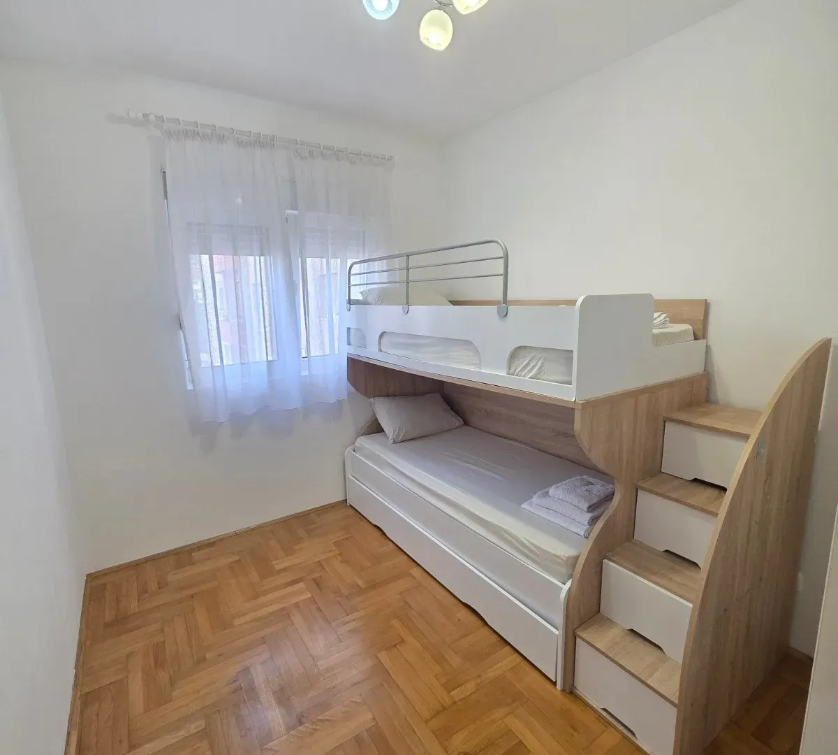 Izdavanje, dvosoban stan, 60m², Budva okolina, Budva