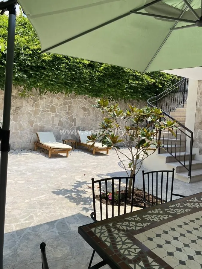 Izdavanje, kuća, 145m², Herceg Novi, Crna Gora
