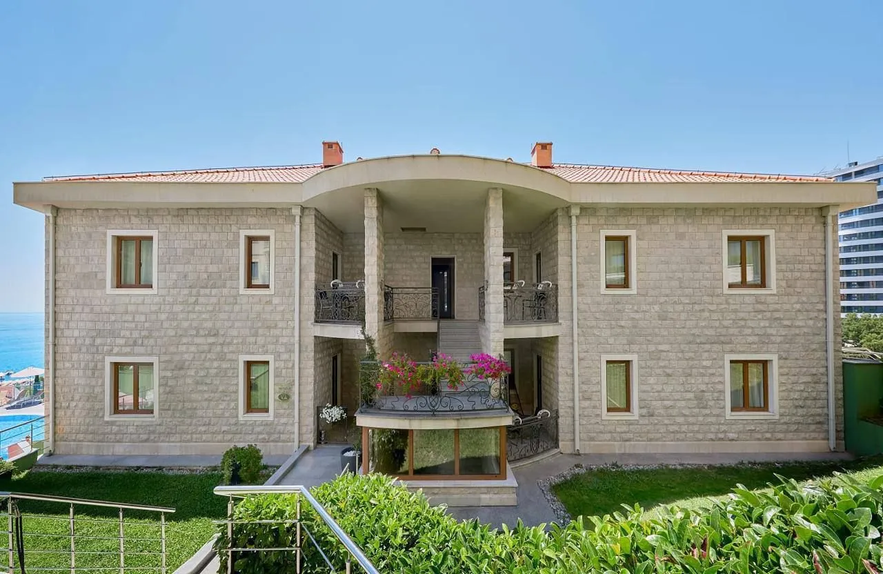 Rent, one bedroom apartment, 72m², Bečići, Budva