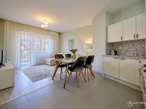 Sale, one bedroom apartment, 52m², Bečići, Budva - image 2