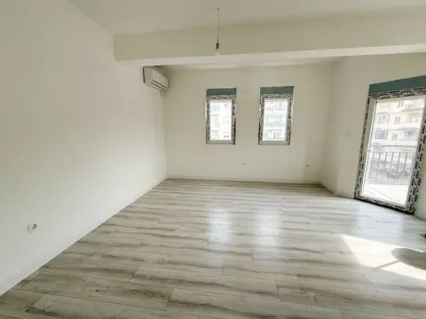 Prodaja, trosoban stan, 53m², Gorica C, Podgorica - image 4