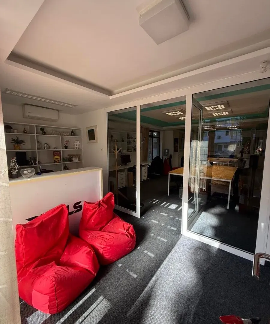 Izdavanje, poslovni prostor, 129m², Preko Morače, Podgorica
