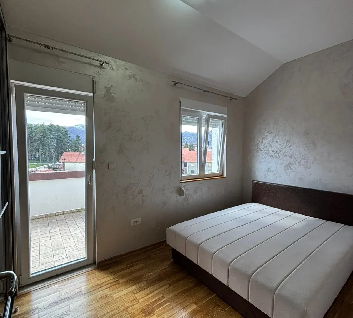 Prodaja, trosoban stan, 62m², Centar, Cetinje