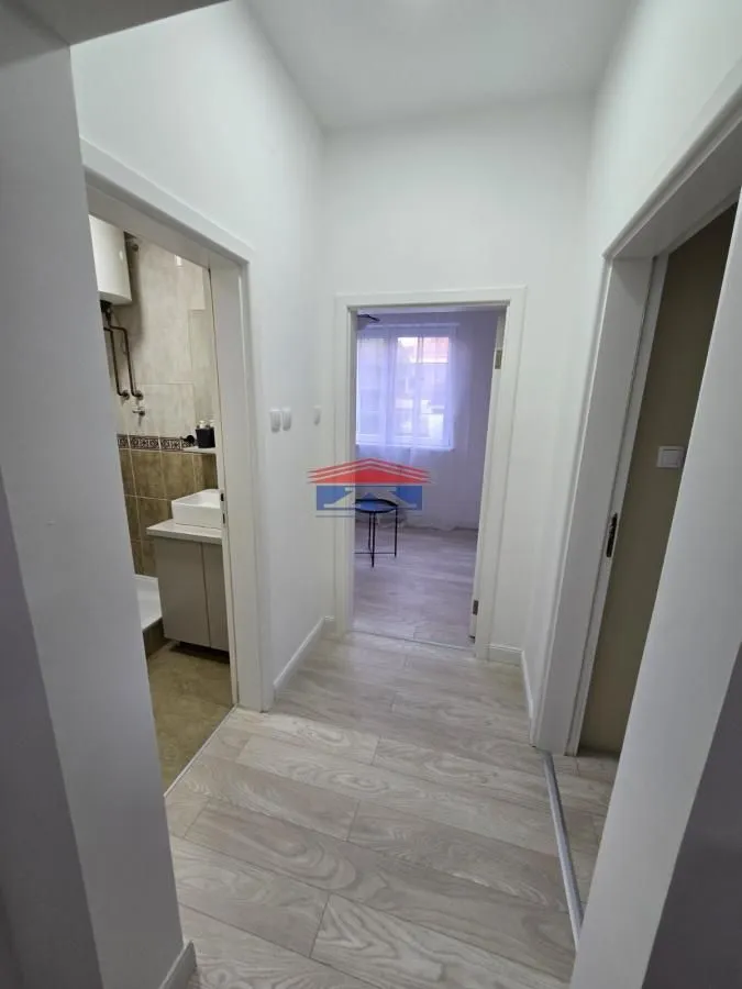 Izdavanje, četvorosoban stan, 69m², Centar, Novi Sad