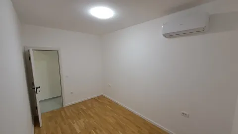 Rent, two bedroom apartment, 66m², Stari Aerodrom, Podgorica - image 8