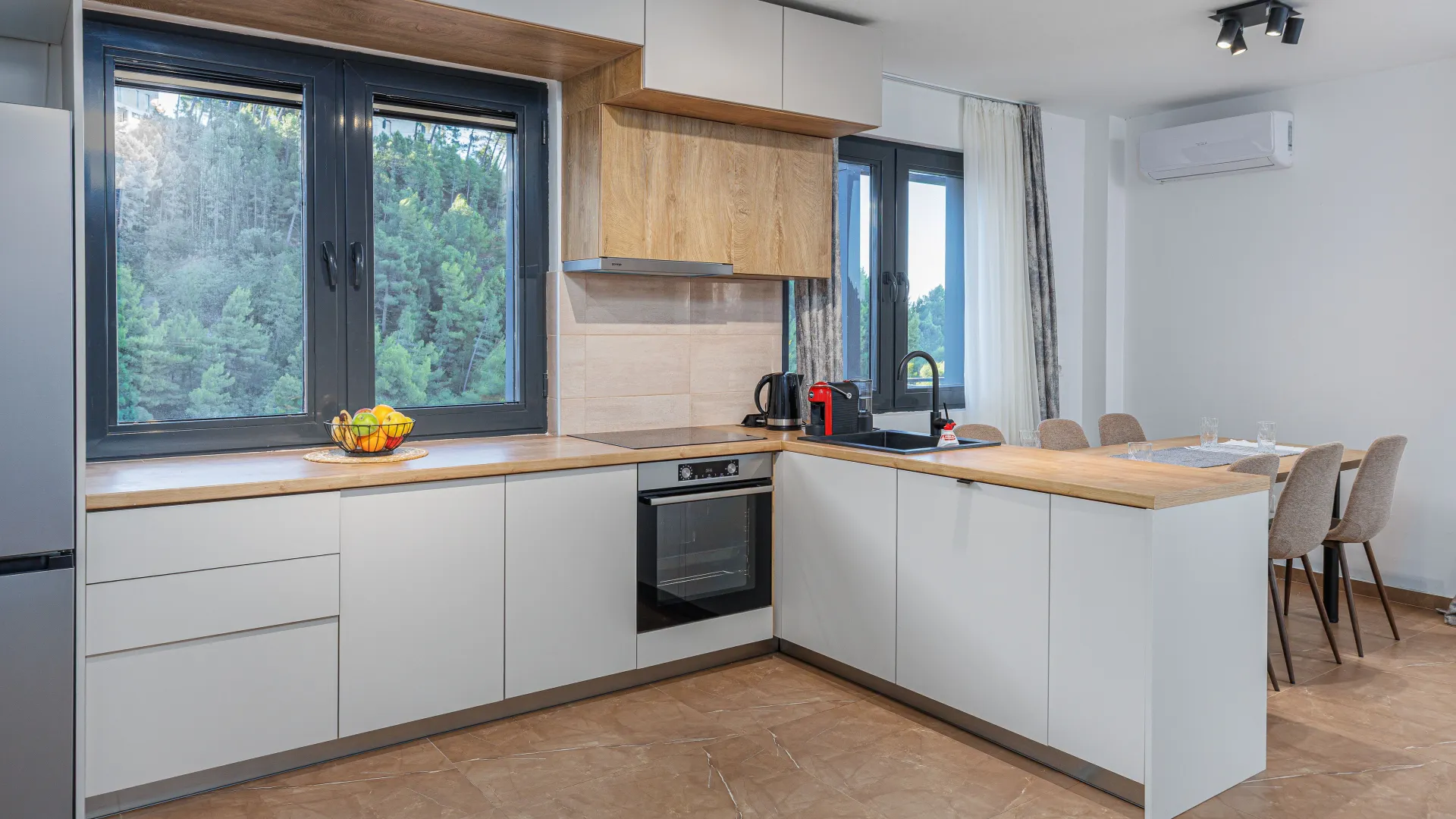 Sale, two bedroom apartment, 162m², Sveti Stefan, Budva