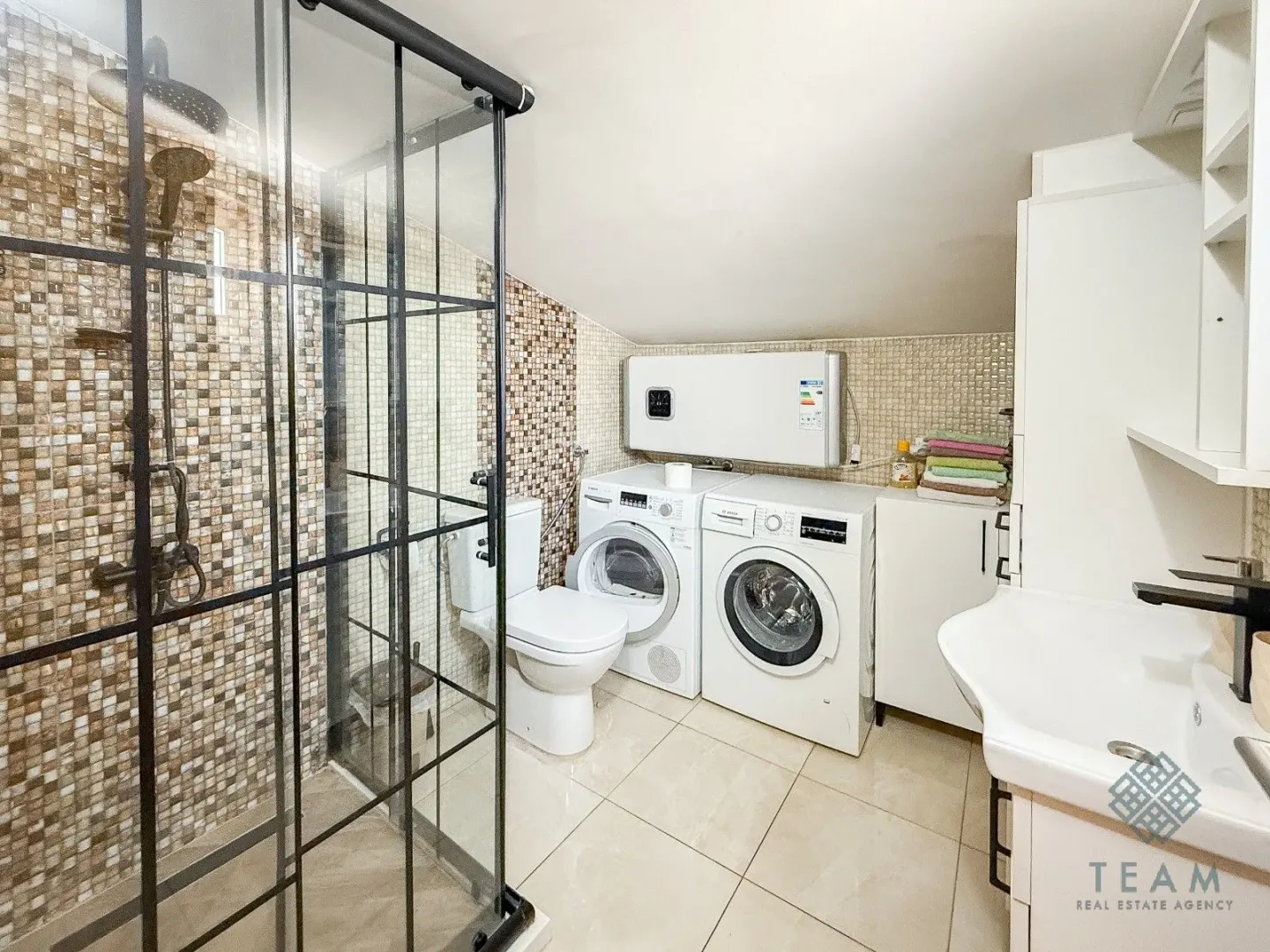 Izdavanje, trosoban stan, 150m², Zabjelo, Podgorica