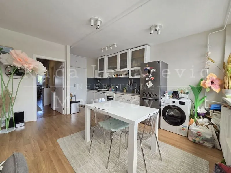 Sale, three bedroom apartment, 66m², Novi Beograd Blok 21, Novi Beograd Sve Podlokacije