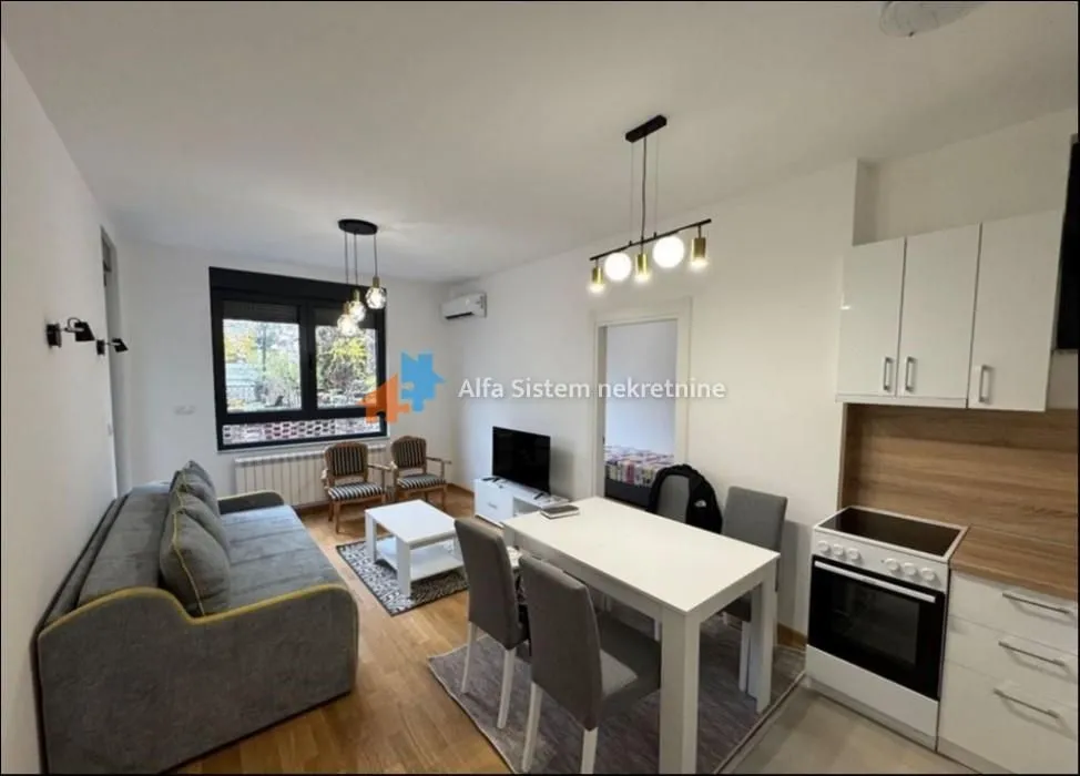 Izdavanje, trosoban stan, 57m², Južni Bulevar, Vračar Sve Podlokacije