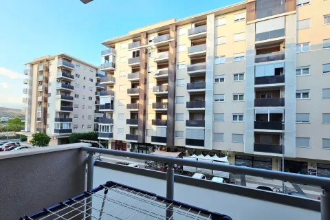Rent, two bedroom apartment, 65m², City Kvart, Podgorica - image 11