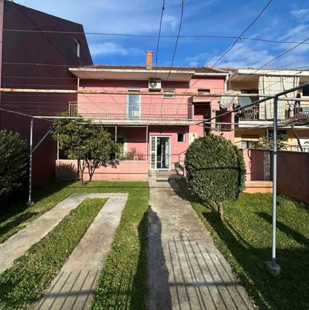 Sale, house, 150m², Stari Aerodrom, Podgorica
