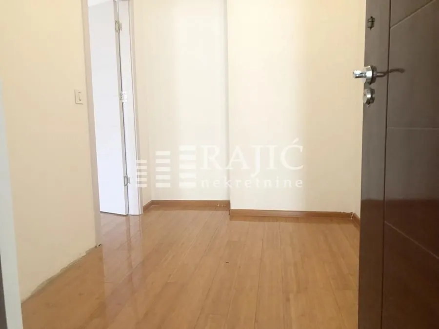 Prodaja, trosoban stan, 83m², Vračar Hram, Vračar Sve Podlokacije