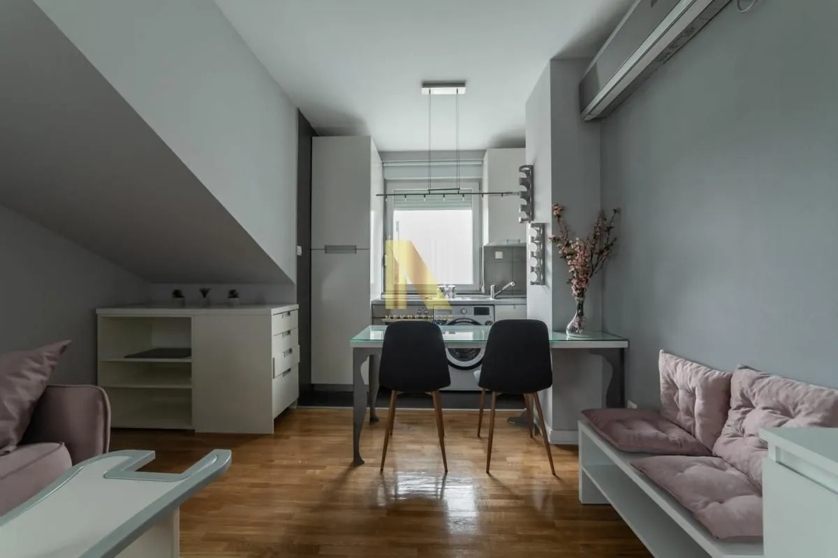 Prodaja, dvosoban stan, 49m², Centar, Novi Sad
