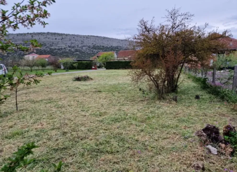 Prodaja, plac, 644m², Tološi, Podgorica