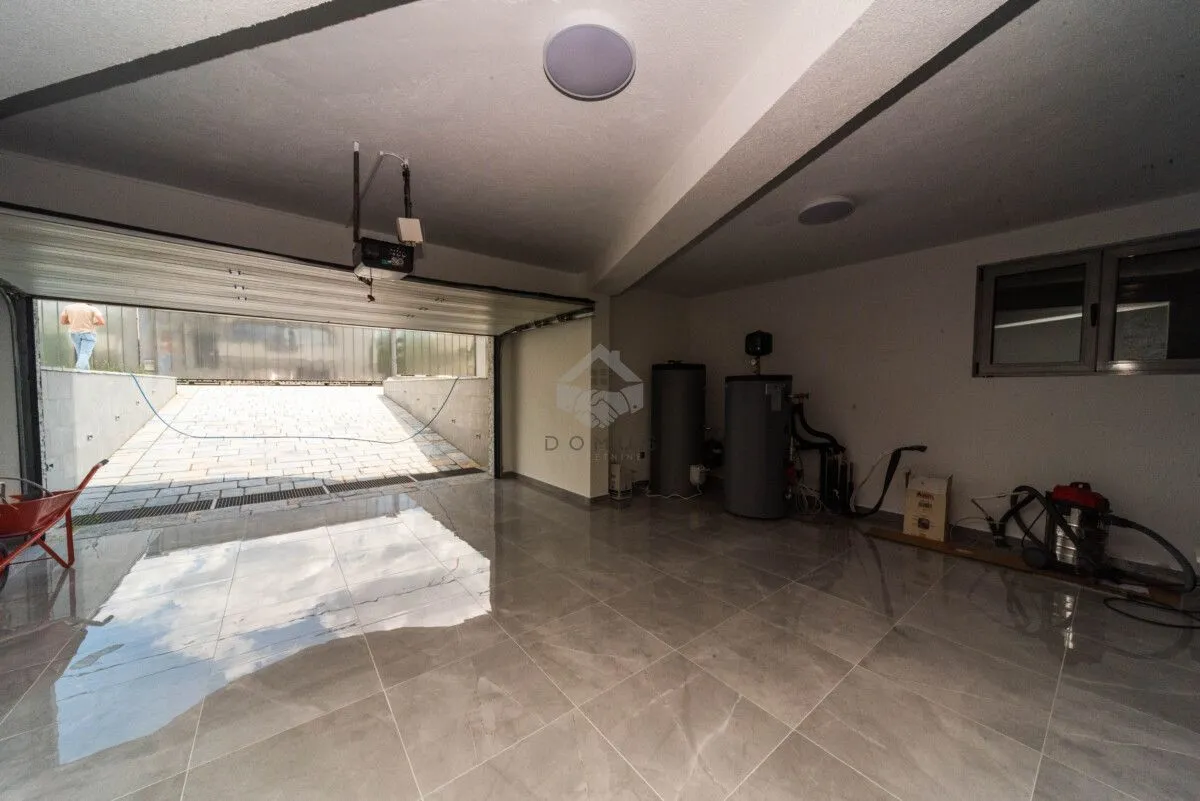 Rent, house, 320m², Zlatica, Podgorica