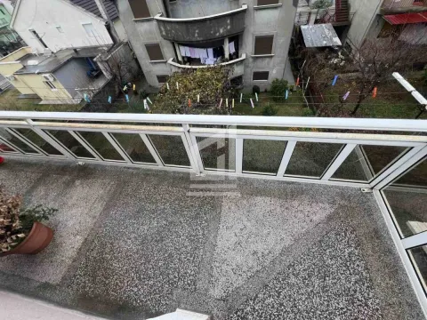 Izdavanje, trosoban stan, 135m², Stari Aerodrom, Podgorica - image 24