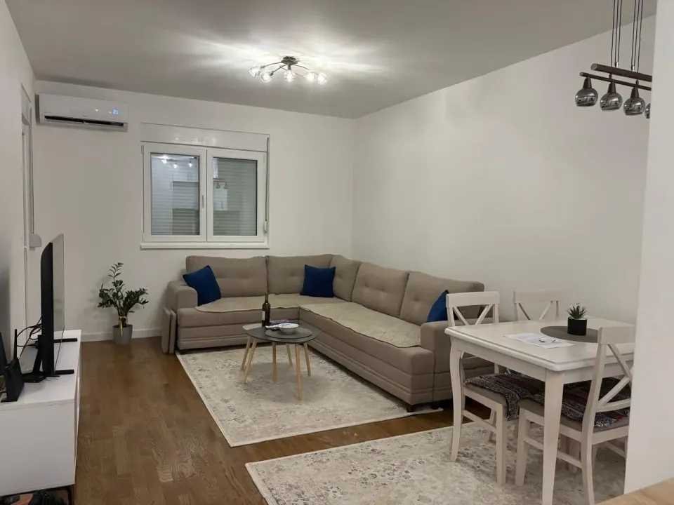 Izdavanje, jednosoban stan, 46m², Stari Aerodrom, Podgorica