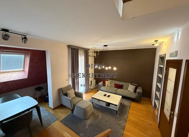 Izdavanje, trosoban stan, 140m², Podgorica, Crna Gora