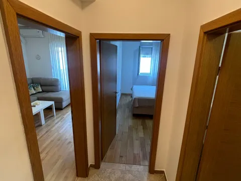 Rent, one bedroom apartment, 39m², Velji Vinogradi, Budva - image 10