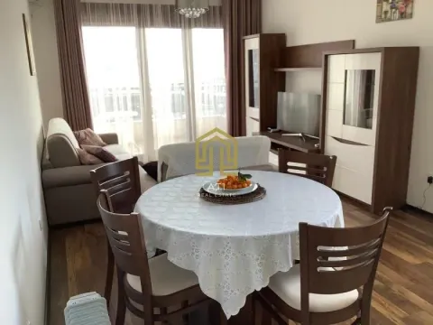 Dnevni boravak sa trpezarijom i garniturom za sjedenje. - image 5