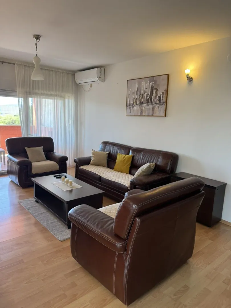Izdavanje, dvosoban stan, 88m², Dumidran, Tivat