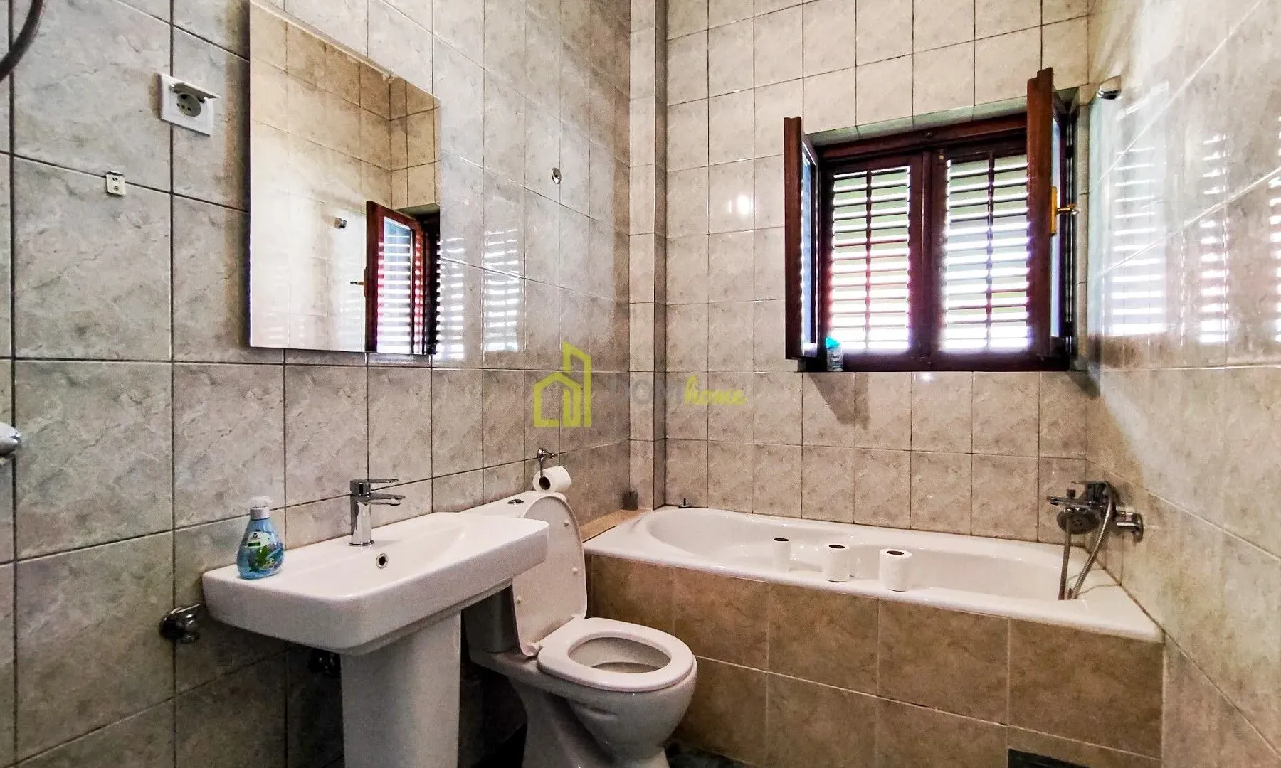 Sale, house, 340m², Tološi, Podgorica