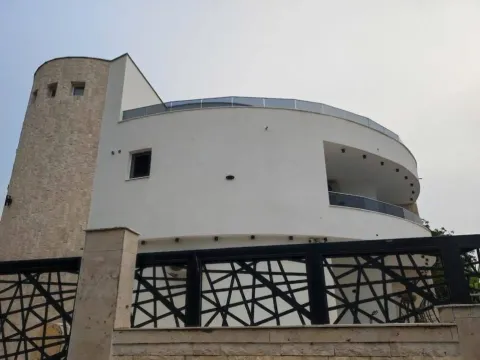 Prodaja, kuća, 350m², Centar, Bar - image 4