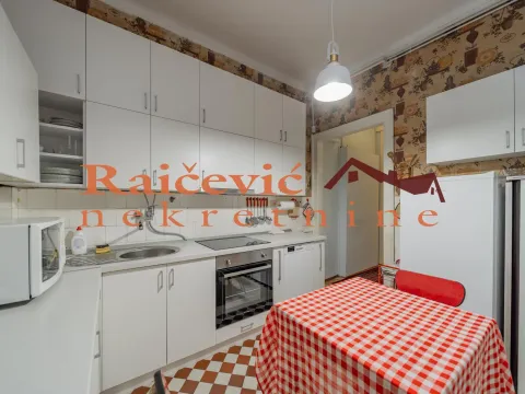 Prodaja, četvorosoban stan, 120m², Centar, Stara Pazova - image 17