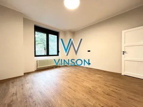 Empty room with laminate flooring and a window. - image 4