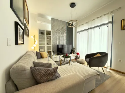 Izdavanje, jednosoban stan, 40m², Tološka šuma, Podgorica - image 1