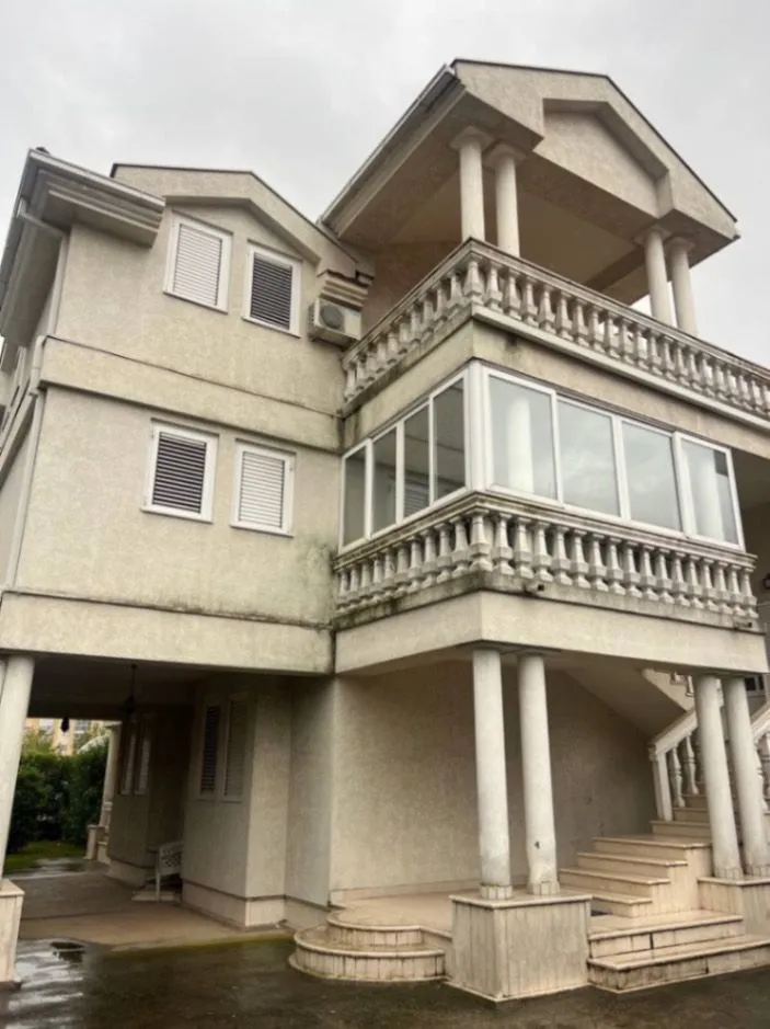 Sale, house, 470m², Stari Aerodrom, Podgorica
