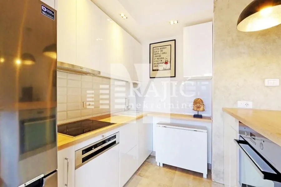 Modern and bright kitchen with built-in units and wooden countertops.