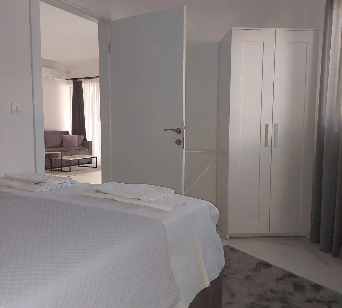 Rent, one bedroom apartment, 69m², Slovenska Plaža, Budva